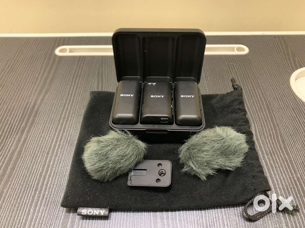 Sony ECM‑W3, dual‑channel wireless microphone system