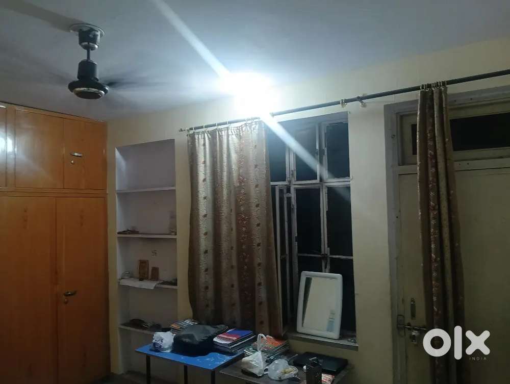 Need a female room partner