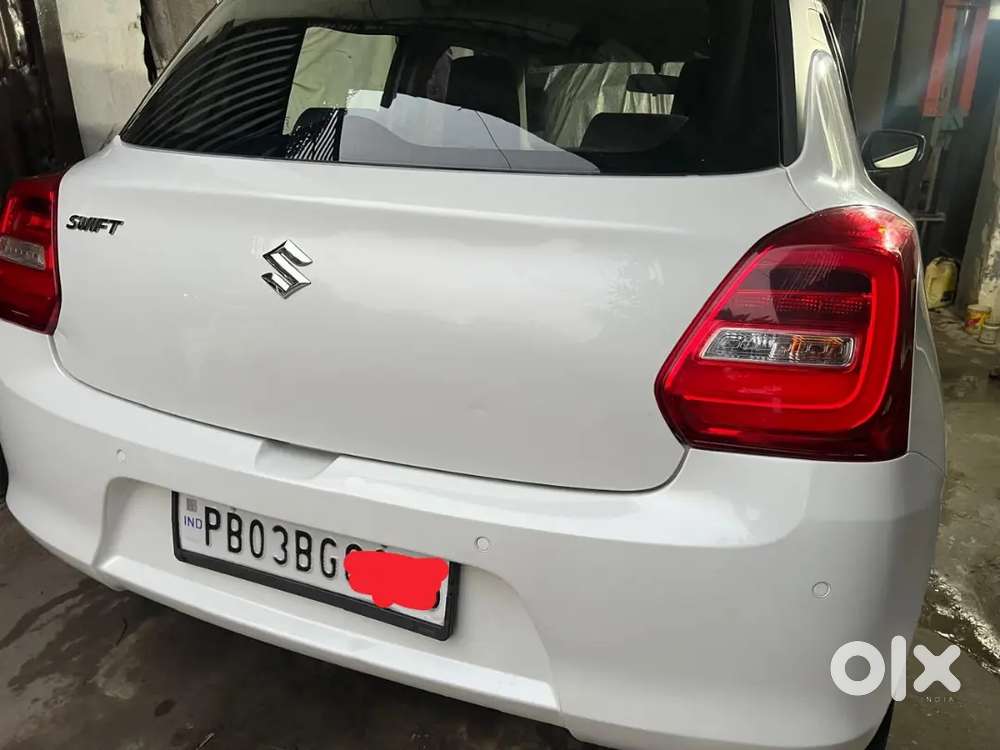 Maruti Suzuki Swift 2021 Petrol 60000 Km Driven alloys tyre showroom c