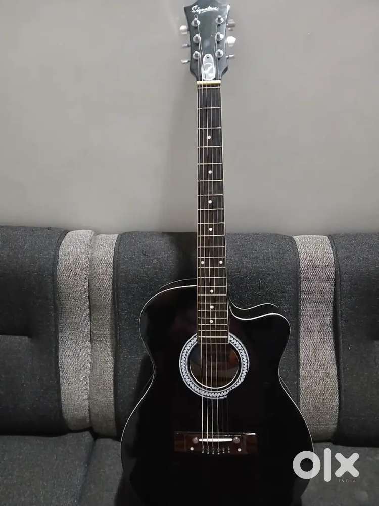 Signature Black Acoustic Guitar – Great Sound & Condition