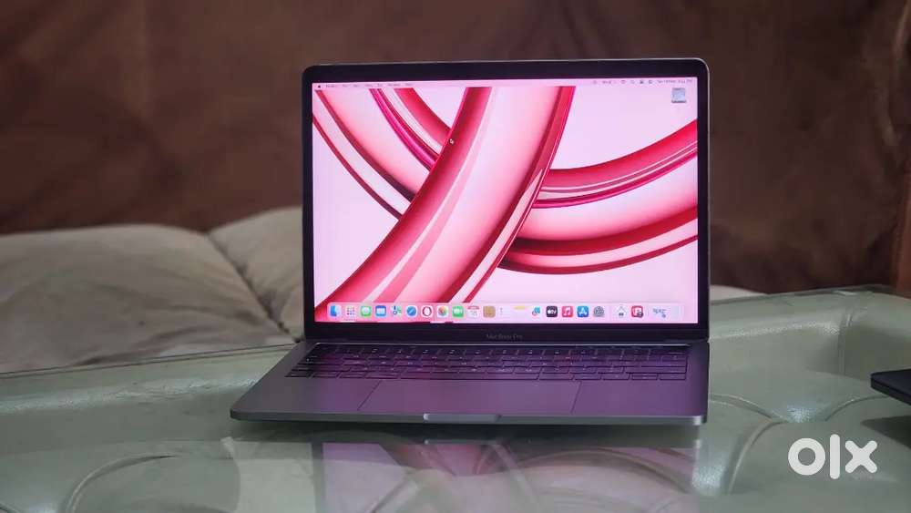 Apple Macbook Pro i5 8gb Ram 512GB Apple SSD 2018 Manufacturing