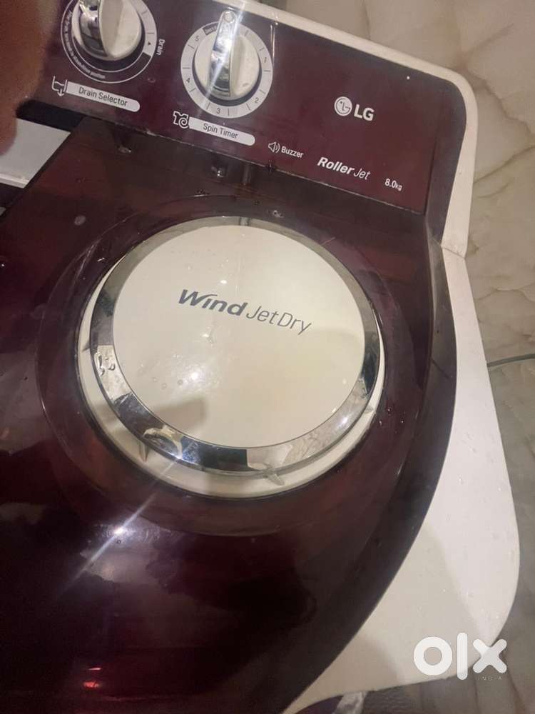 Lg washing maching 8 kg. Only 8 months use.