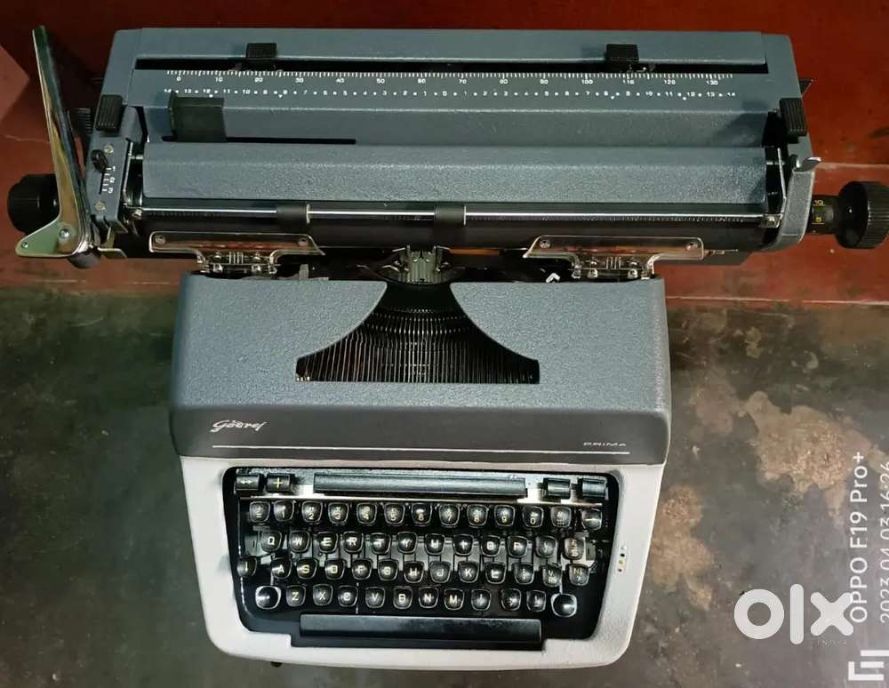 Godrej Prima English Typewriter Machine for Sales in Good Condition.