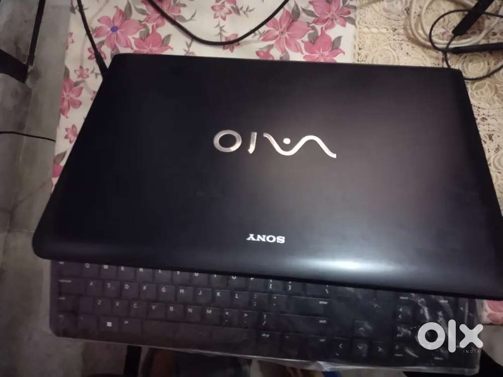 Sony पुराना लैपटॉप बहुत अच्छी कंडीशन मै है वायरलेस की बोर्ड माउस