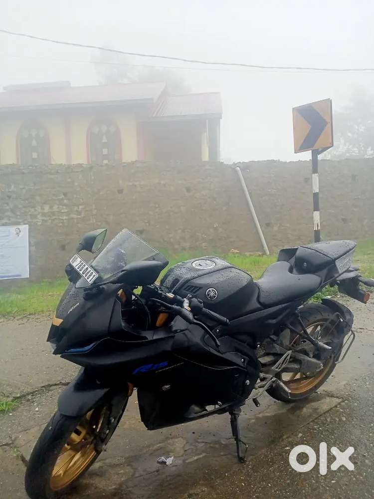 R15V4 knight dark colour model 2025