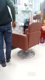 , saloon chair and saloon front gate 7by8 ka hai