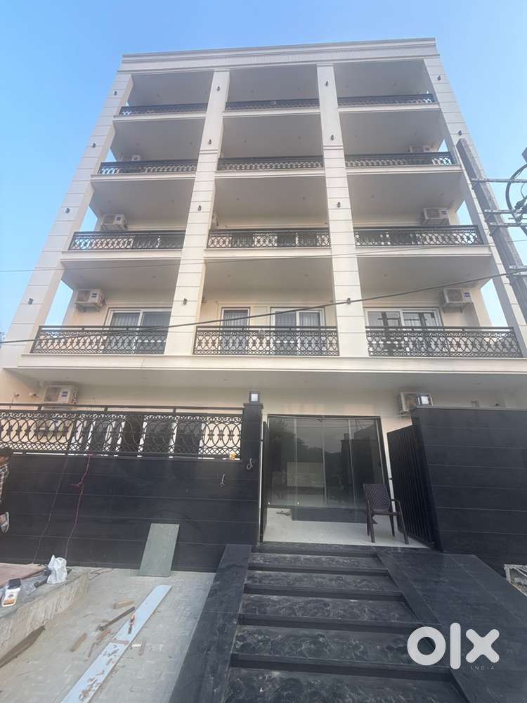 Building Available For Rent On Golf Course Road