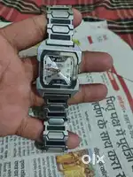 New brand watch pehni nhi hai bilkul new hai