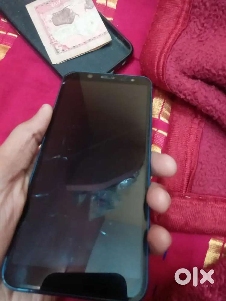 Samsung galaxy j6 good condition screen guard broken