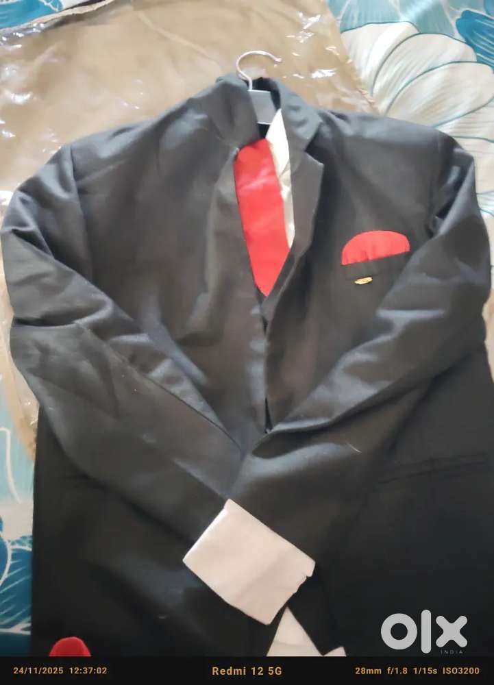 શુટ વેચવા નું છે