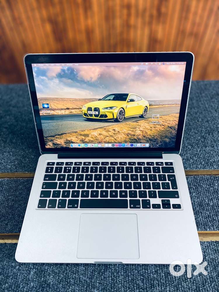Macbook pro intel core i5 Retina display with 256 gb SSD