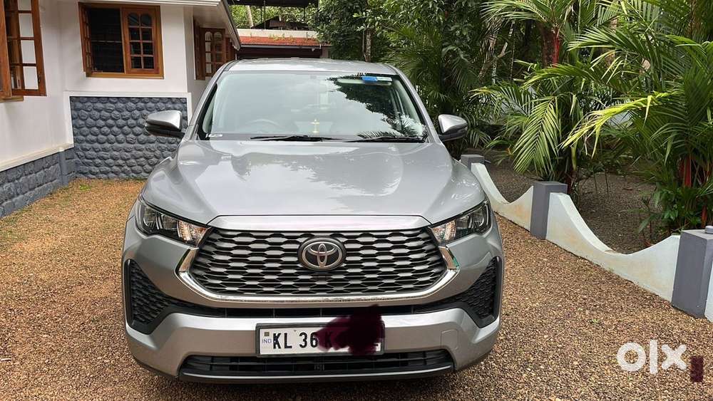 Toyota Innova Hycross 2023 Petrol 14000 Km Driven