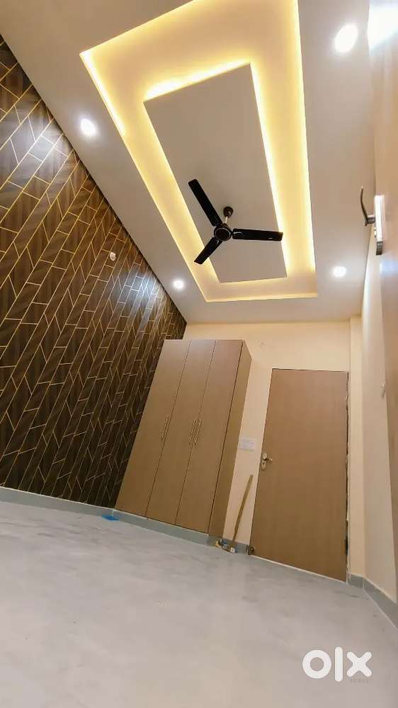 ADA Ke new project ke pass gated society main makan and plot 35 lakh m