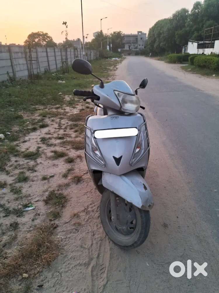 TVS jupiter silver colour good condition
