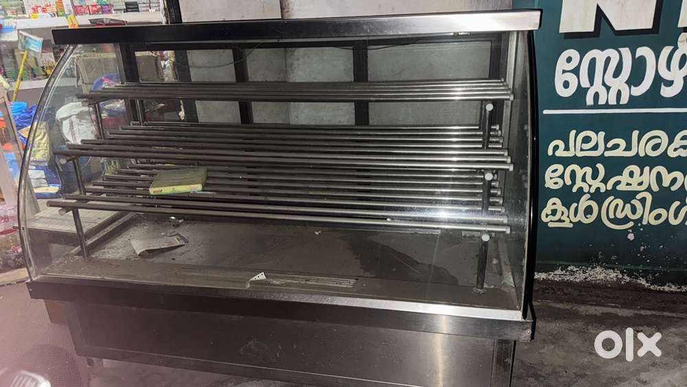 Cake display counter