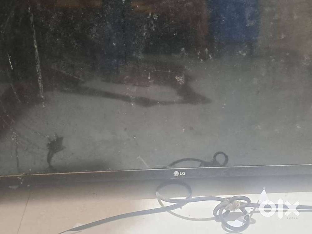 LG TV 34 inch ... Screen broken. you have to repair n use it..
