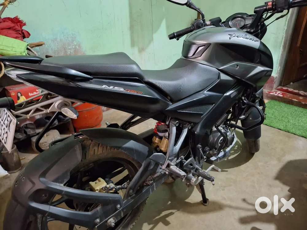 Pulsar NS 160