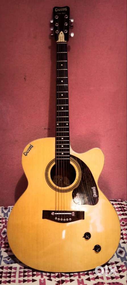 Guitar, Givson Acoustic, 2 year old, No any Problem in this Guitar