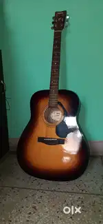 Guitar Yamaha full size