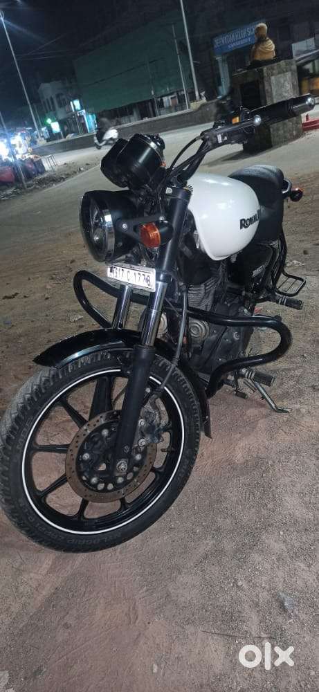 Royal Enfield Thunderbird 350 X white colour