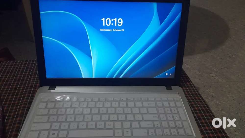 Asus VivoBook 15  Celeron N4020  256GB SSD  Excellent Condition