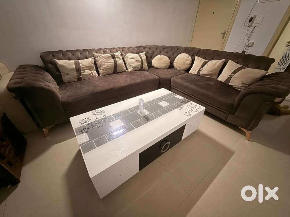 7 seater maharaja sofa with 2 puffy and centre table