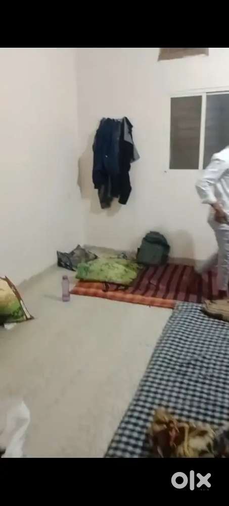 1 Flatmate required  ganesh nagar Khandwa Naka bus stop