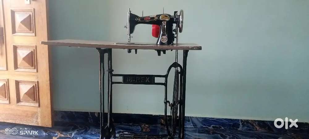 Usha Tailoring Sewing Machine half settle – Good Condition
‎