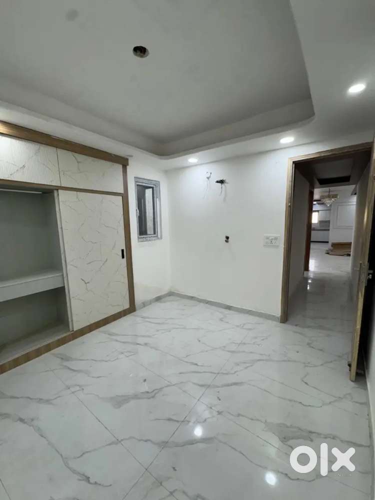 4 BHK FLAT SUPER LUXURIOUS IN NOIDA 107