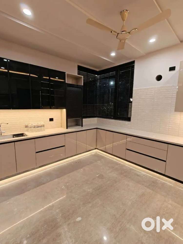 Kothi avl for rent in model town