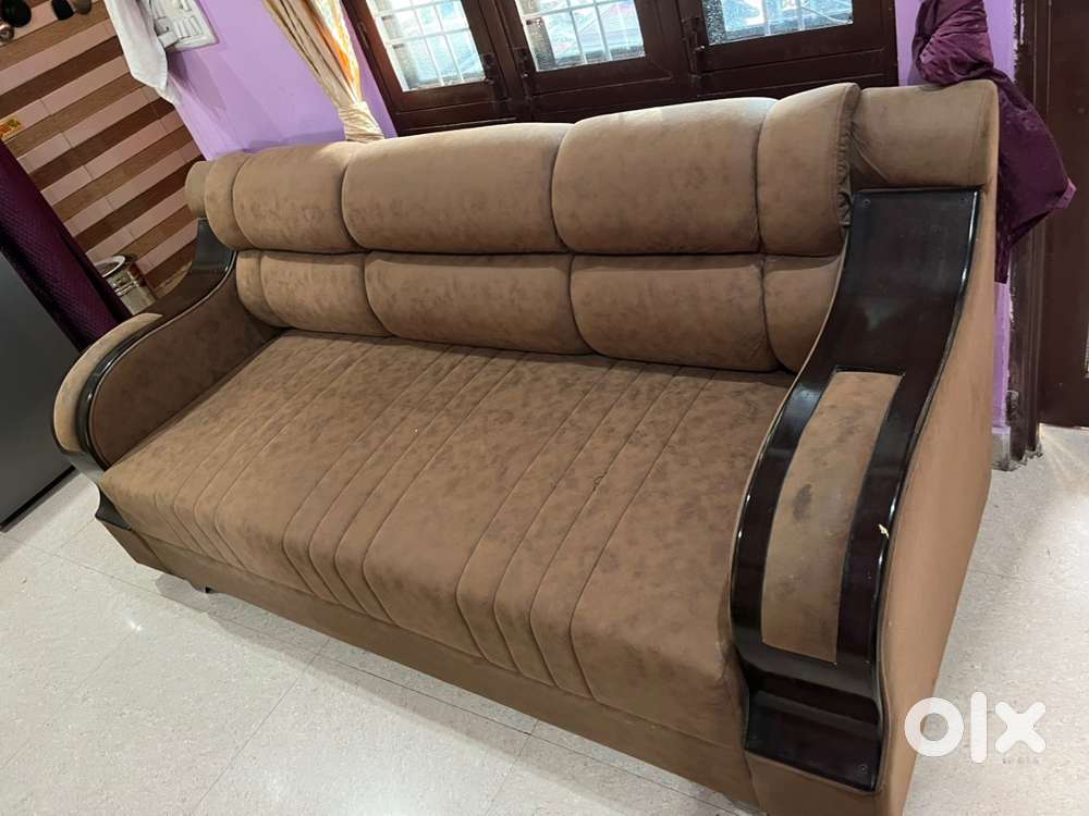 New 5 seater sofa hai velvet ka