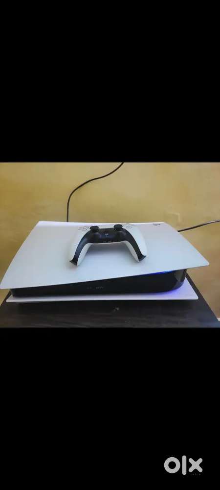 PlayStation 5 standard disc with dual controllers