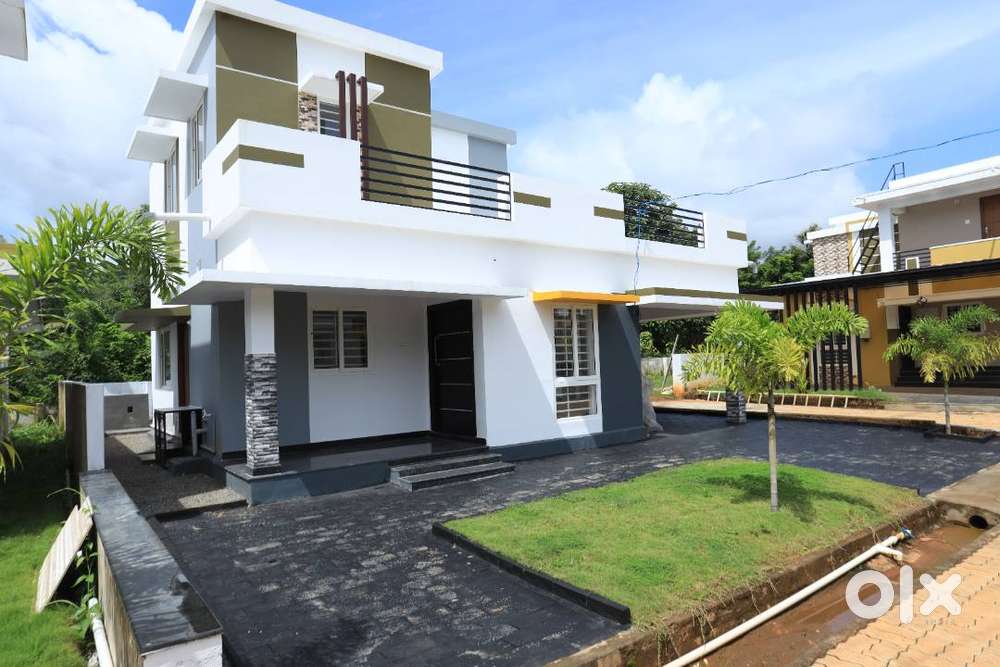 9.5 Cent Land - Affordable Range 4BHK house for Sale in Ottapalam!