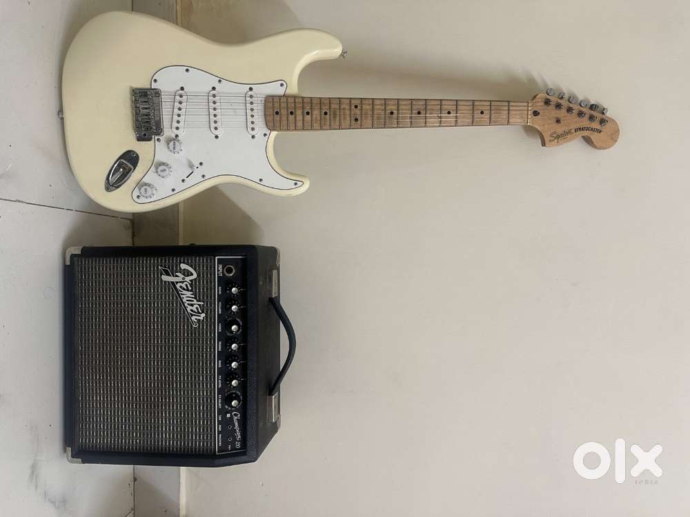 Fender Affinity series electric guitar with amp pedal and jags
