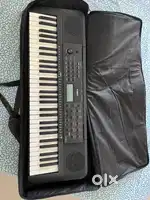 Yamaha PSR E-273 Piano Keyboard