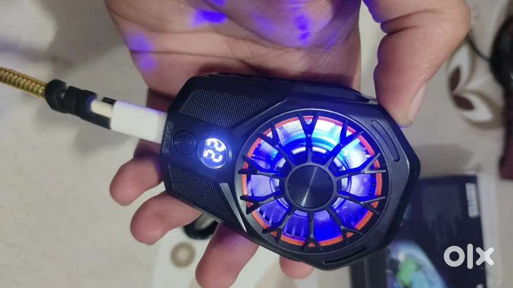Mobile gaming cooling fan