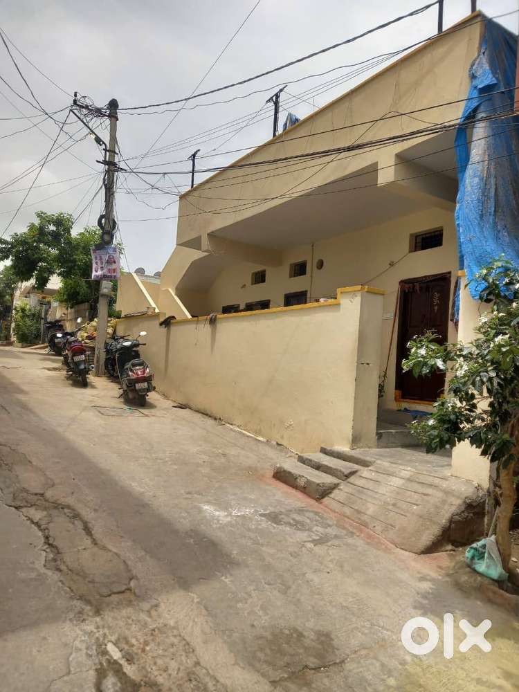 178sq yd plot with 3x1BHK independent house for sale in sheikpet