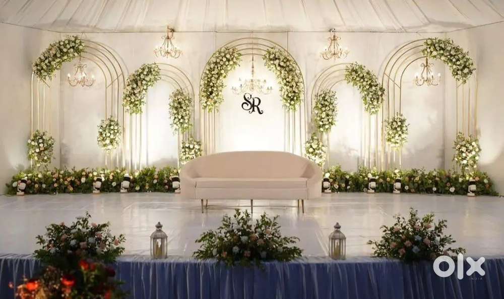 Wanted driver for decoration company