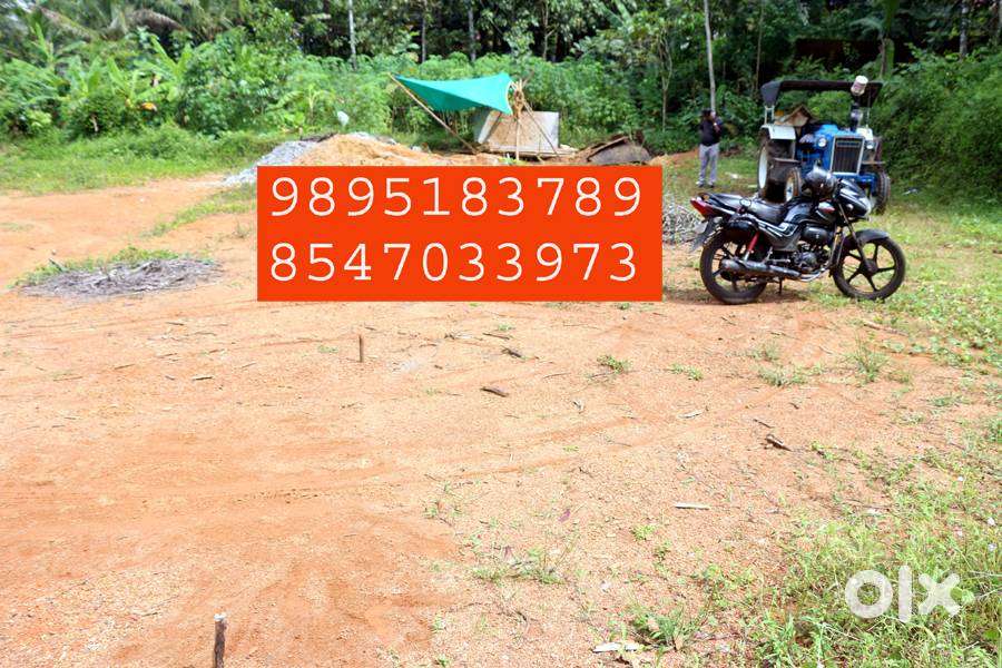 House plot 7 cents at Caritas-Parolickal near MC road 3.35 lakh/cent