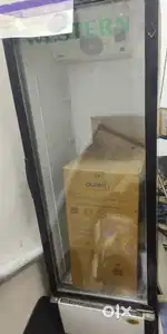 Commercial refrigerator
