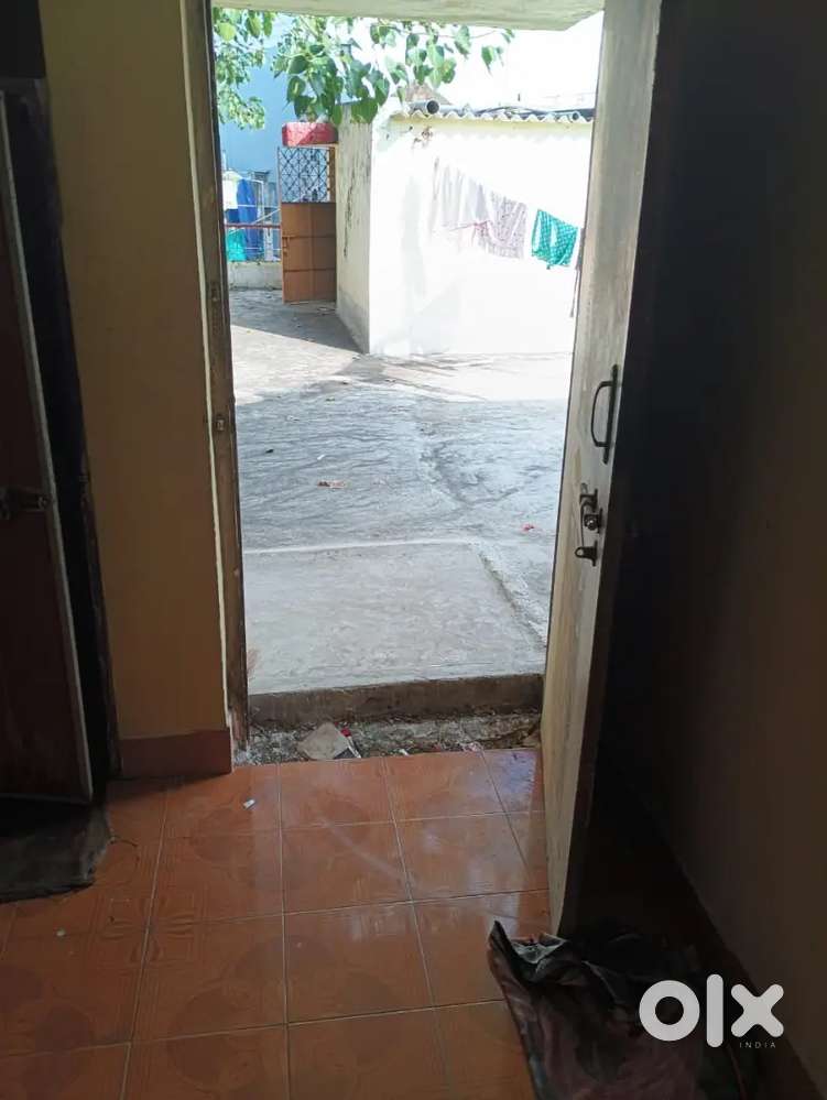 1 room with bed kabad need girl' room mate psc .student argent