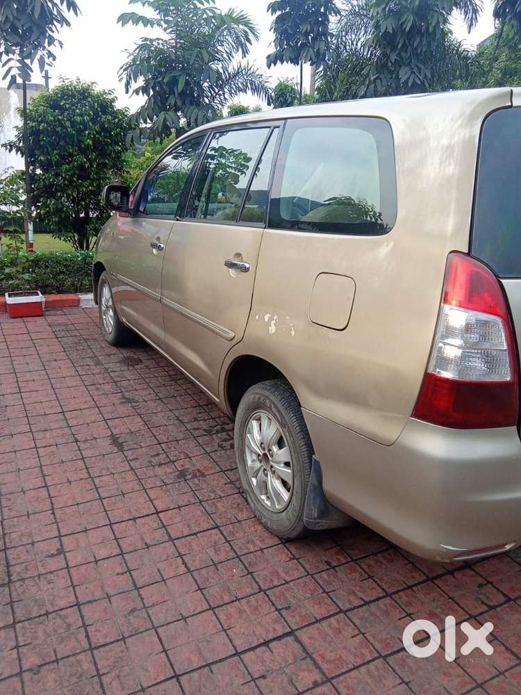 Toyota Innova 2011