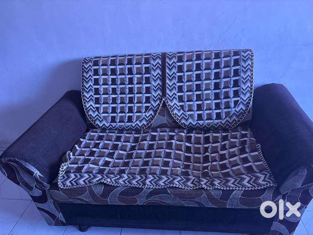 Semi used brown Sofa Set of 3+2 for affordable Price.