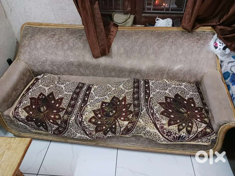 6inch wide SOFA with two sofa chairs and one dining table