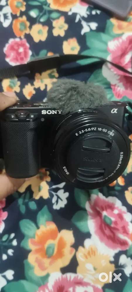 Sony zv e10 DSLR camera with lens
