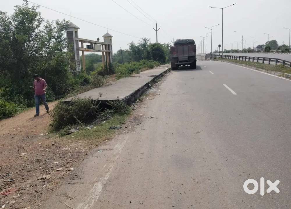 N/E corner 220sqyds highway facing plot Bhogapuram before Nathavalasa