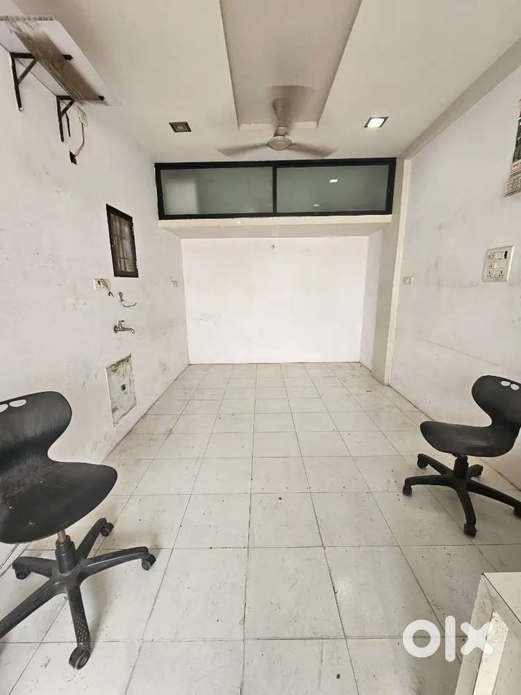 Corner Shop For Sell in Manjalpur Nr Sun City Circle Road