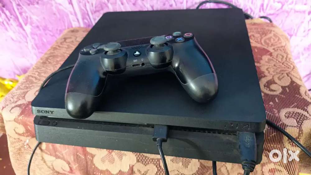 Description
PS4 500GB GT/UC4/HZD PlayStation..