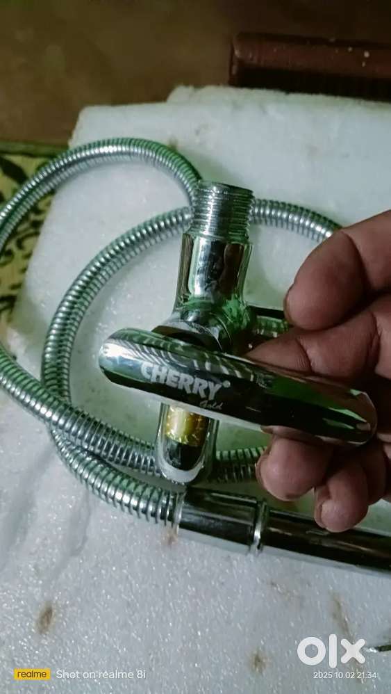 Washroom gun water pressure hand pressure