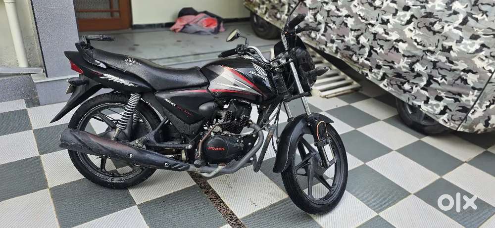 Honda shine 125 cc.